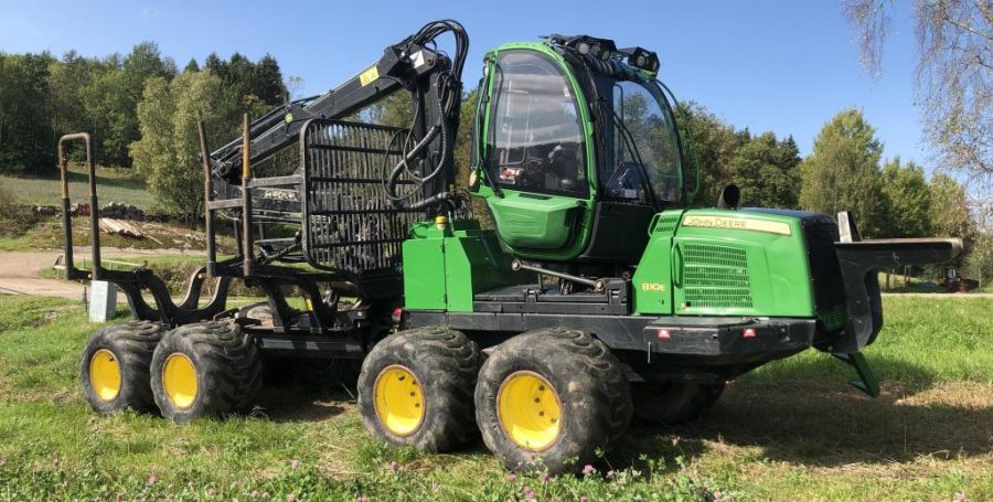 UnitedSears dealer Carlat Latvia achieve installation in John Deere 810 E Forestry Forwarder