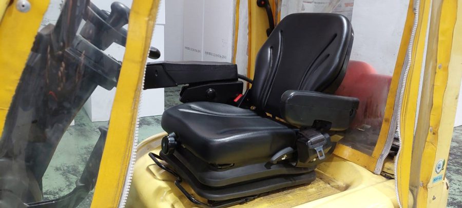 UnitedSeats dealer Agrotech Serbia successfully install MGV35 seat