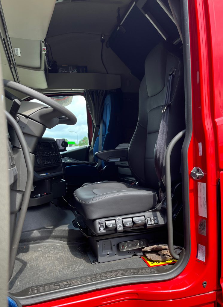 New UnitedSeats Voyager C65 Premium installation in Volvo FH Truck