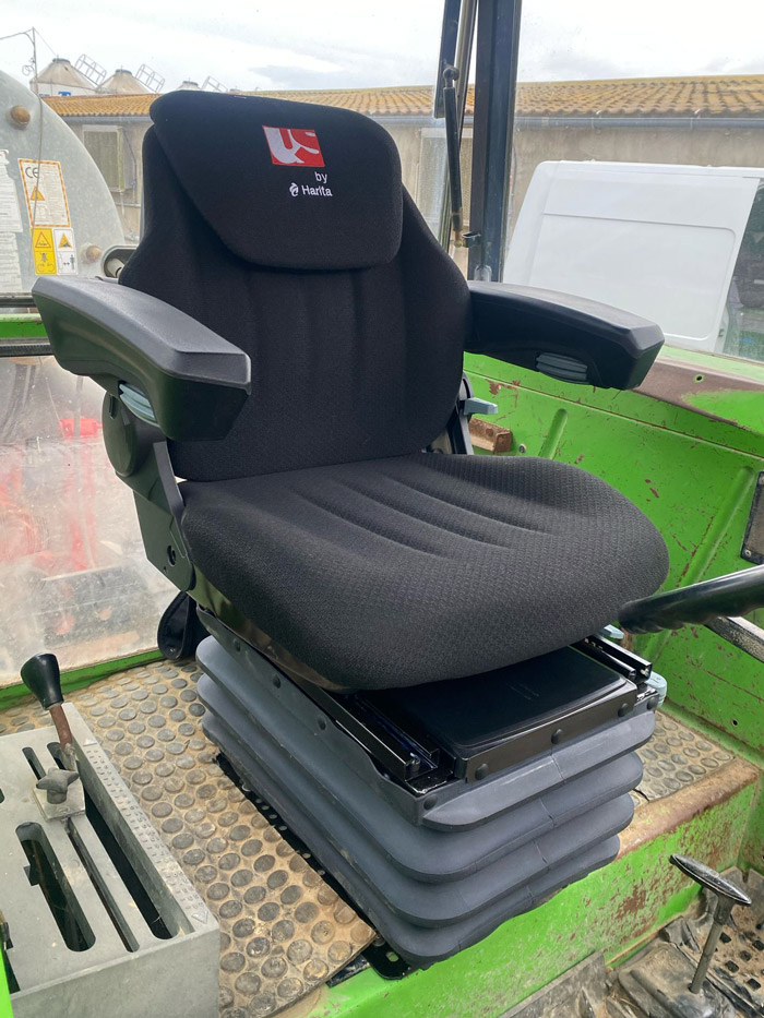 UnitedSeats dealer Sumsertech installs Rancher tractor seat in Deutz Fahr DX85 tractor