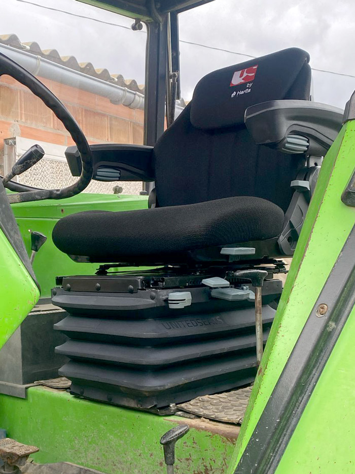 UnitedSeats dealer Sumsertech installs Rancher tractor seat in Deutz Fahr DX85 tractor