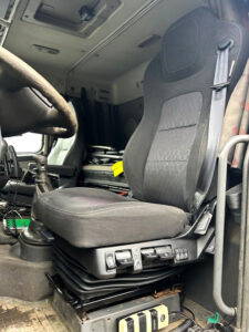 UnitedSeats dealer Reki installs Voyager C65 seat in Volvo truck