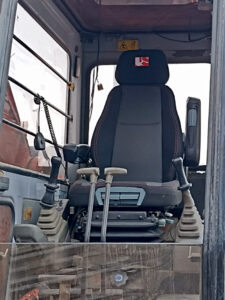 UnitedSeats dealer from Spain fitted a Hitachi Excavator with Highlander Pro seat