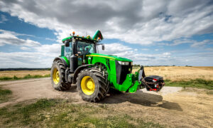 UnitedSeats dealer Sumsertech Spain achieve fantastic Rancher Pro installation for John Deere 8360R tractor