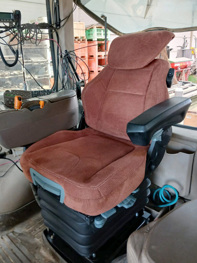 UnitedSeats dealer Sumsertech Spain achieve fantastic Rancher Pro installation for John Deere 8360R tractor