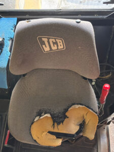 UnitedSeats dealer Carlat installs LGV35/C1 AR in JCB telehandler