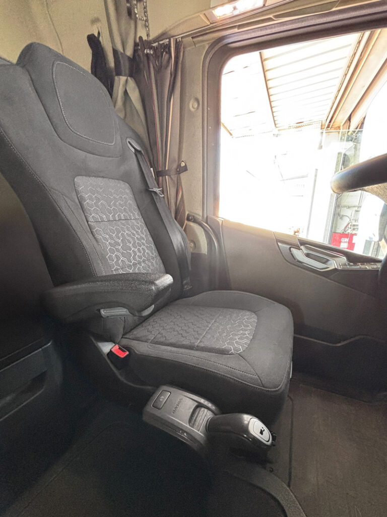 UnitedSeats dealer Asfir installs Voyager C65 into a Volvo FH 540 Truck