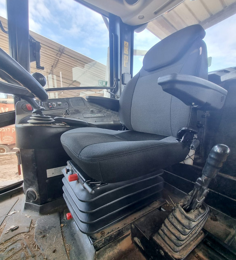 UnitedSeats air LGV84/C1 AR successfully installed into a JCB 413 loading shovel