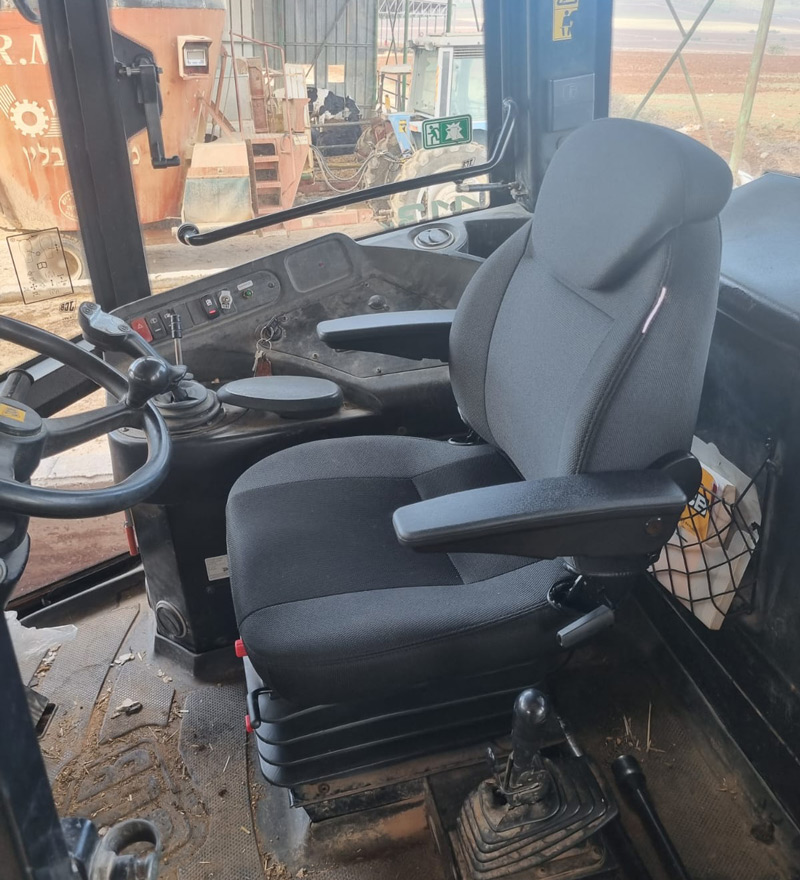 UnitedSeats air LGV84/C1 AR successfully installed into a JCB 413 loading shovel