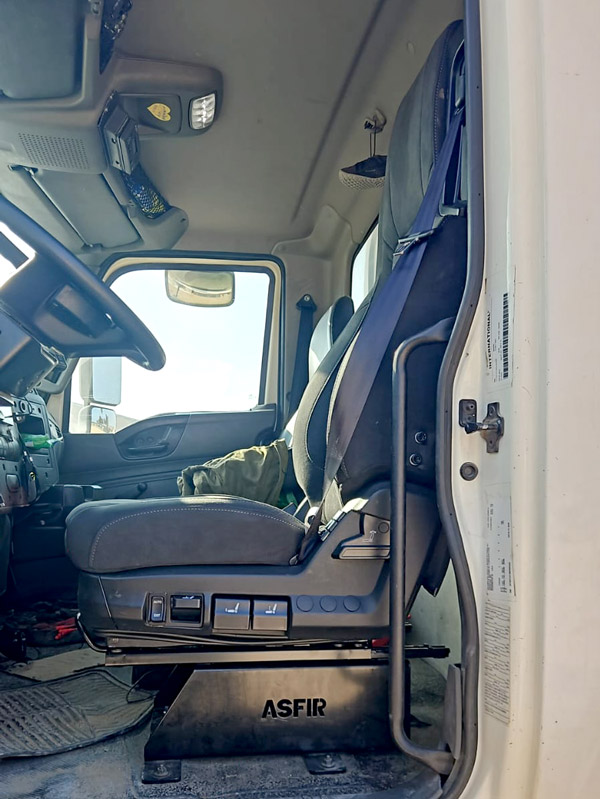 Another great Voyager truck air seat installation