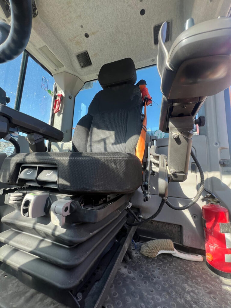 UnitedSeats LGV150/C8 air seat fitted to Volvo wheel loader