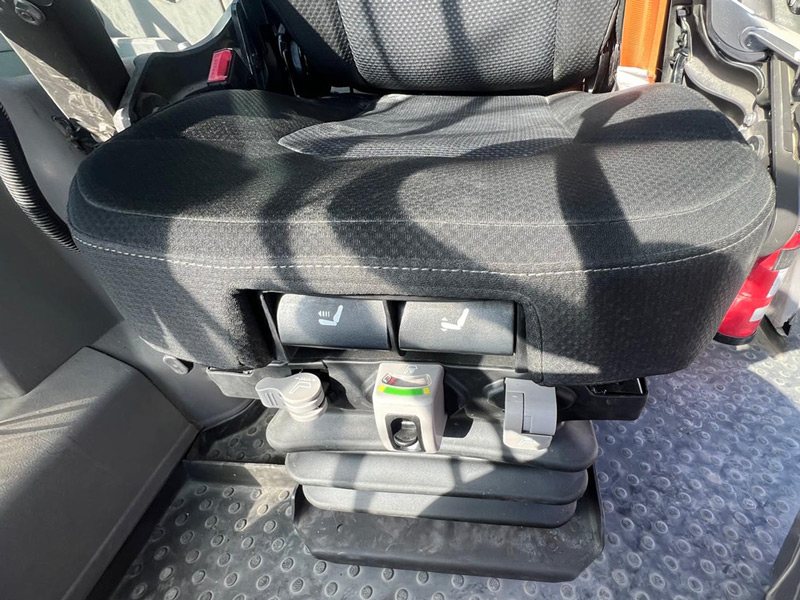UnitedSeats LGV150/C8 air seat fitted to Volvo wheel loader