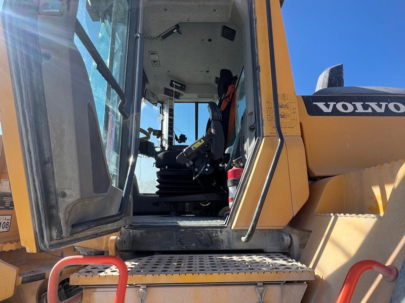 UnitedSeats LGV150/C8 air seat fitted to Volvo wheel loader