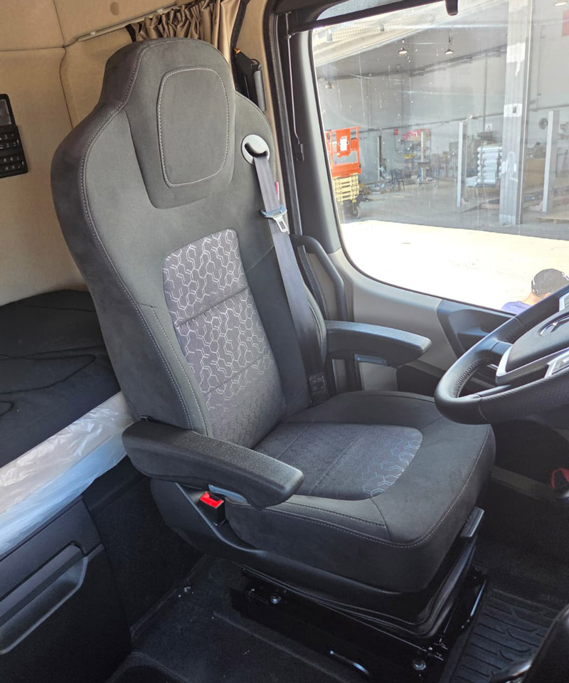 UnitedSeats dealer Asfir installs Voyager C65 truck seat into Mercedes Actros L