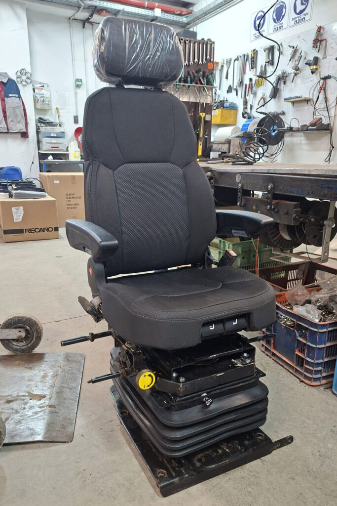 UnitedSeats dealer Asfir makes a total rebuild of a Volvo excavator seat with UnitedSeats C8 Pro seat